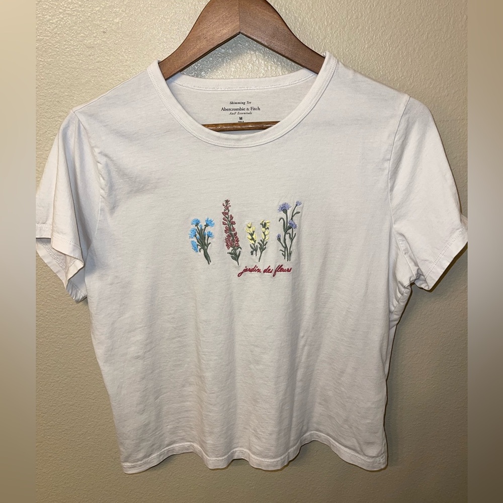 Abercrombie & Fitch White Skimming Tee
